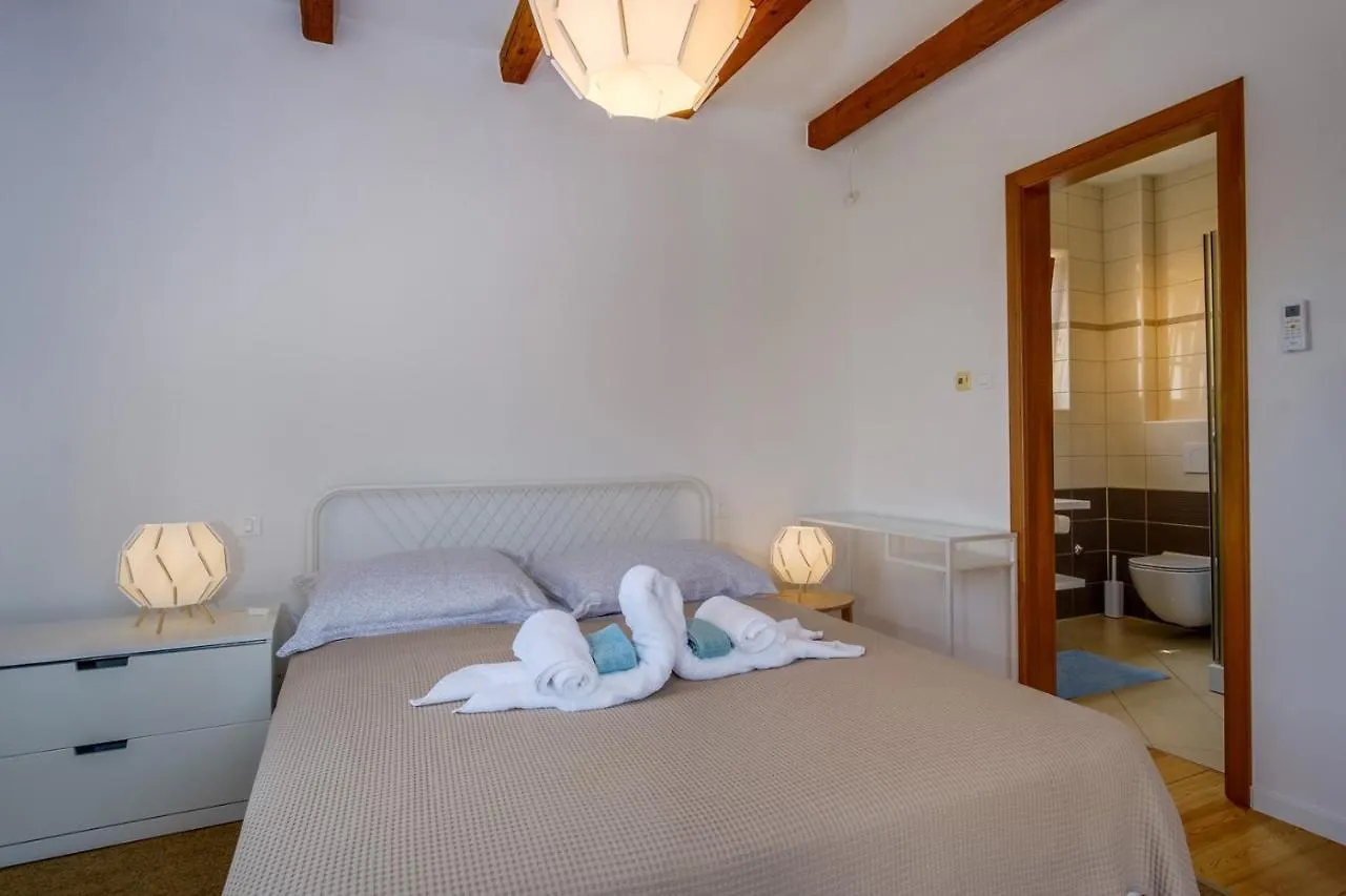 Villa Valerie With Pool And Sea View