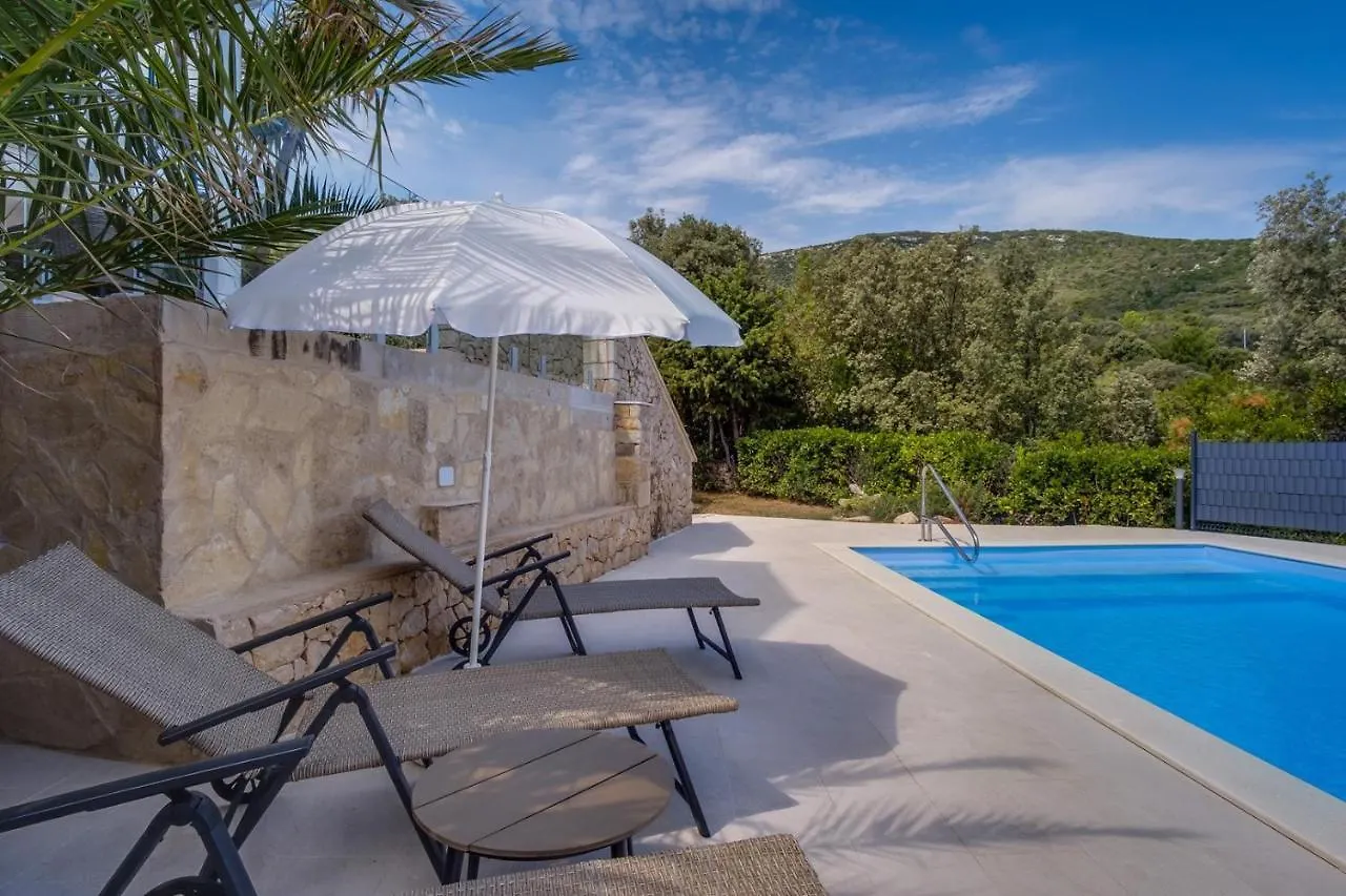 Villa Valerie With Pool And Sea View